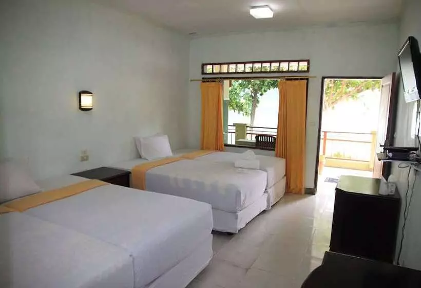 デラックスの４人部屋, Pandu Lakeside Hotel Parapat