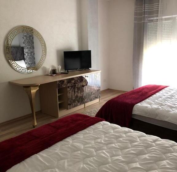 اتاق استاندارد سه نفره, Royal