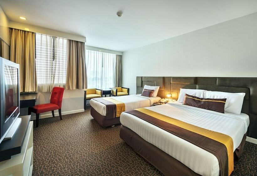 Chambre Standard, Thamrongin