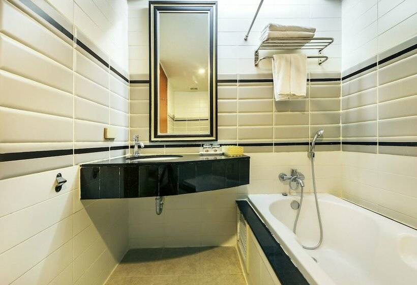 Chambre Standard, Thamrongin