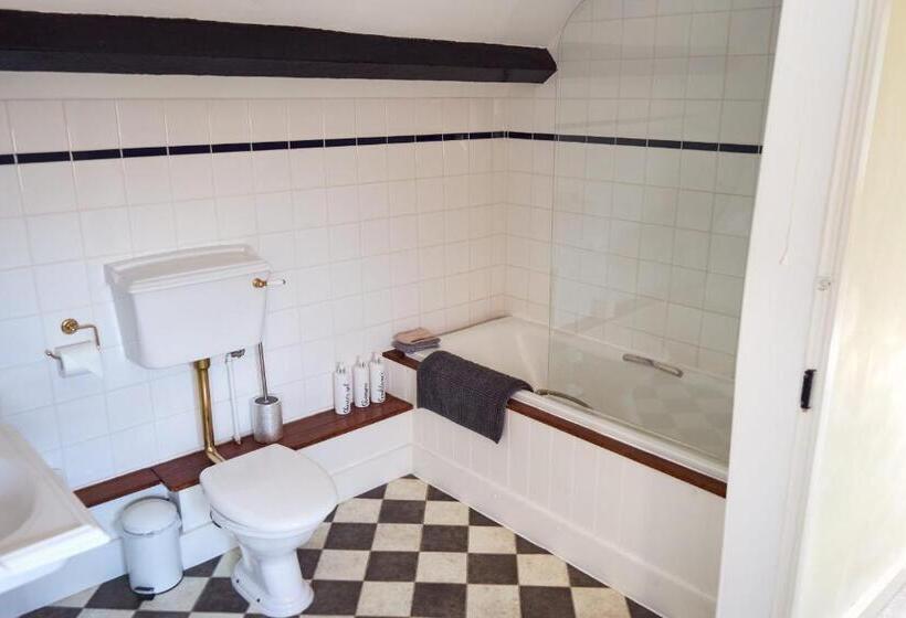 غرفة ديلوكس ثلاثية, The Coachmakers Arms