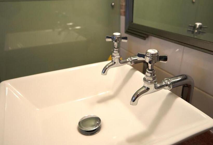 غرفة قياسية, The Coachmakers Arms