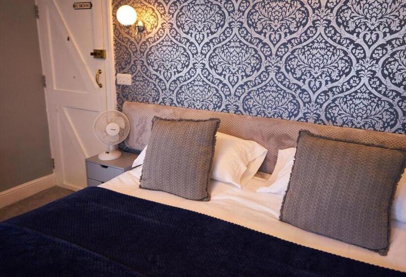 غرفة قياسية ثلاثية, The Coachmakers Arms