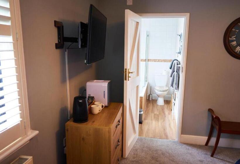 غرفة قياسية ثلاثية, The Coachmakers Arms