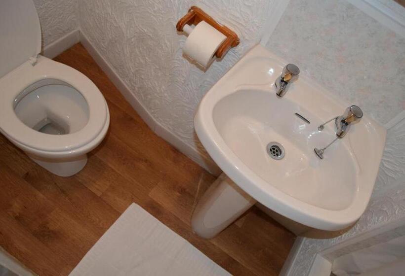 Номер Стандарт, Wilsons Hotel   Blackpool Tower View