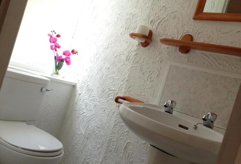 Номер Стандарт, Wilsons Hotel   Blackpool Tower View