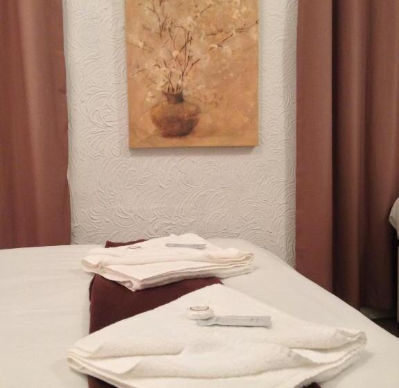 Номер Стандарт Трехместный, Wilsons Hotel   Blackpool Tower View