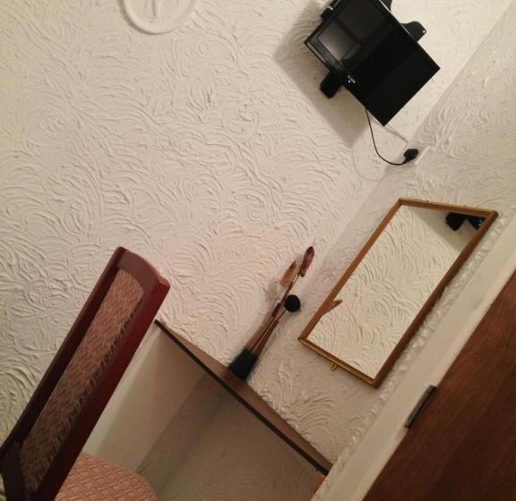 Номер Стандарт Трехместный, Wilsons Hotel   Blackpool Tower View