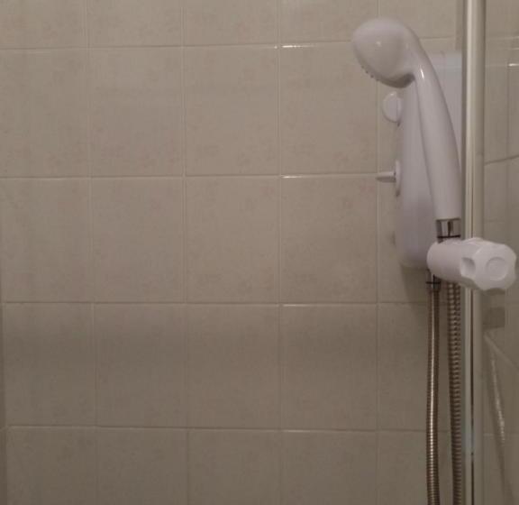 Четырехместный Номер Стандарт, Wilsons Hotel   Blackpool Tower View