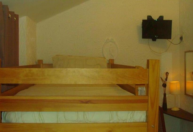 Четырехместный Номер Стандарт, Wilsons Hotel   Blackpool Tower View