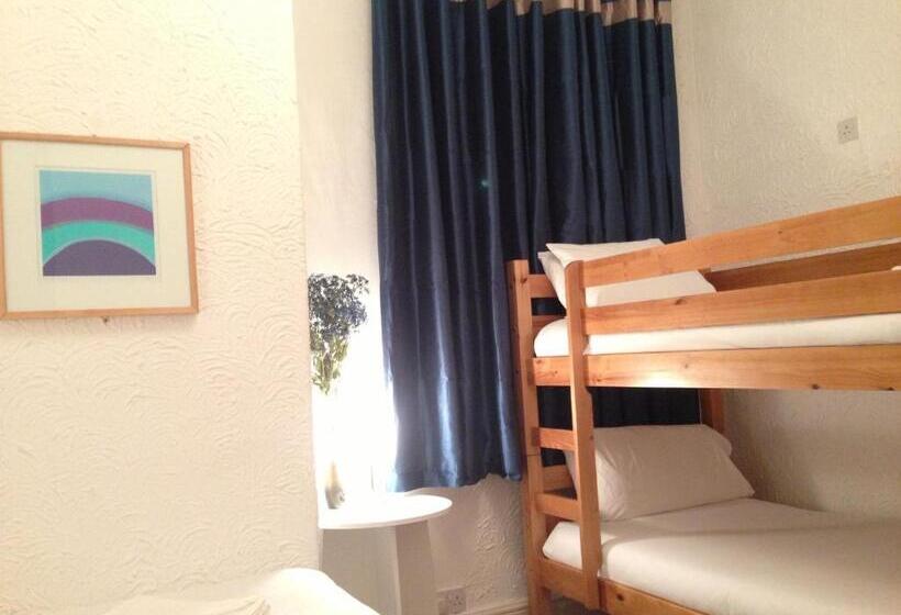 Четырехместный Номер Стандарт, Wilsons Hotel   Blackpool Tower View