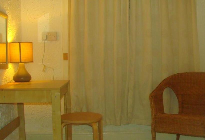 Номер Стандарт Совместная Ванная, Wilsons Hotel   Blackpool Tower View