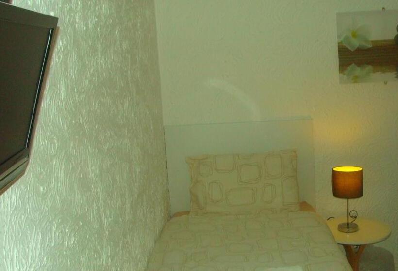 Номер Стандарт Совместная Ванная, Wilsons Hotel   Blackpool Tower View