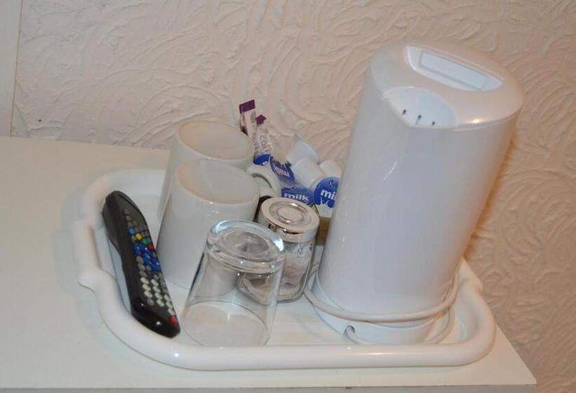 Номер Basic, Wilsons Hotel   Blackpool Tower View