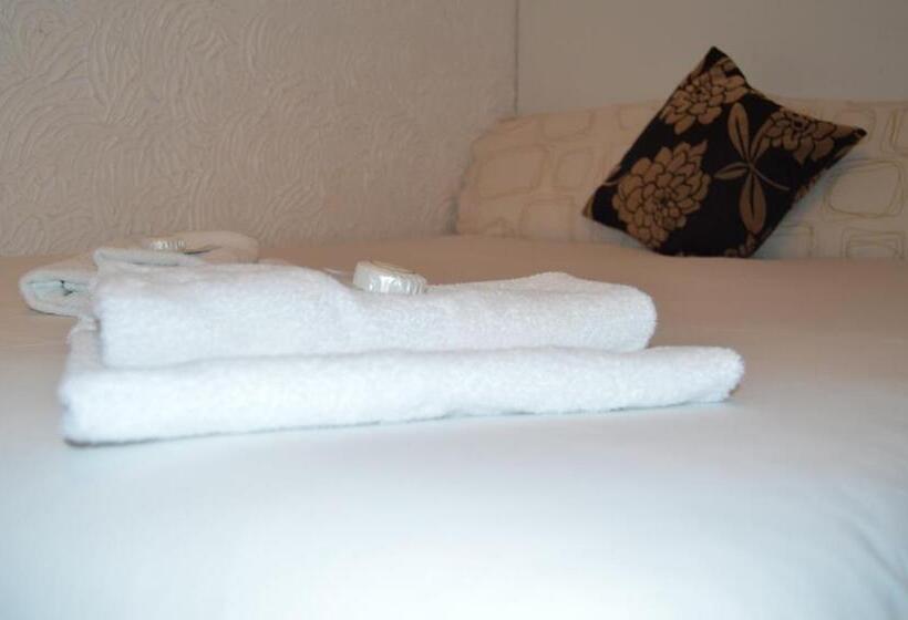 Номер Basic, Wilsons Hotel   Blackpool Tower View