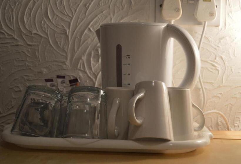 Трехместный Номер Стандарт с Видом, Wilsons Hotel   Blackpool Tower View