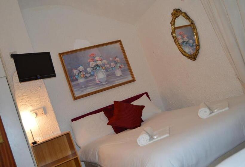 Трехместный Номер Стандарт с Видом, Wilsons Hotel   Blackpool Tower View