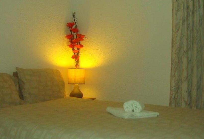 Номер Стандарт, Wilsons Hotel   Blackpool Tower View