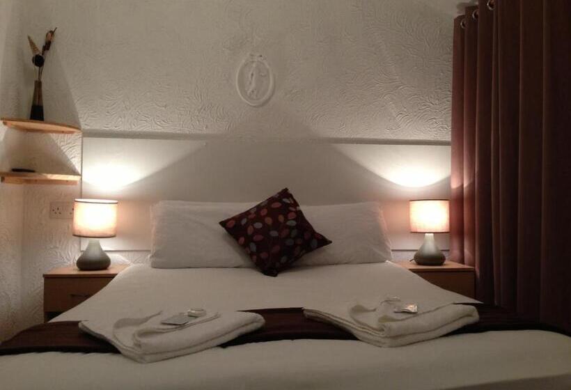 Номер Стандарт Трехместный, Wilsons Hotel   Blackpool Tower View