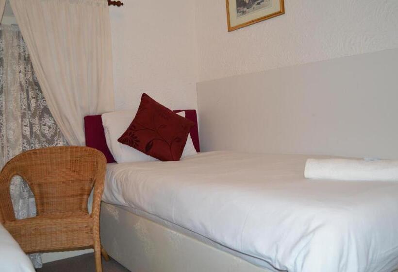 Трехместный Номер Стандарт с Видом, Wilsons Hotel   Blackpool Tower View