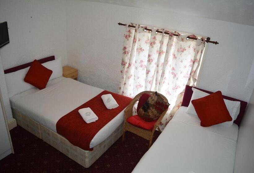 Трехместный Номер Стандарт с Видом, Wilsons Hotel   Blackpool Tower View