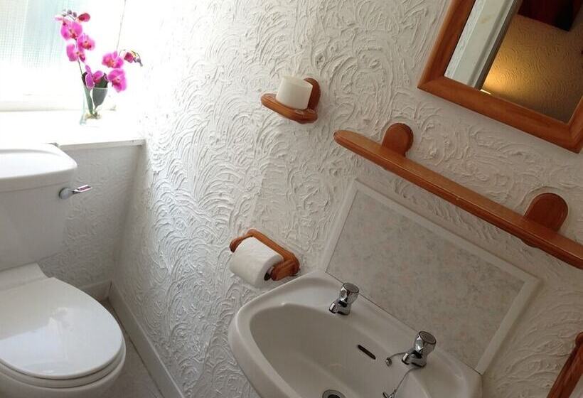 Номер Стандарт, Wilsons Hotel   Blackpool Tower View