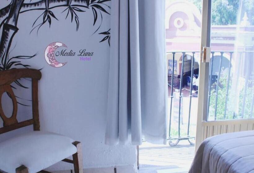 غرفة قياسية, Media Luna