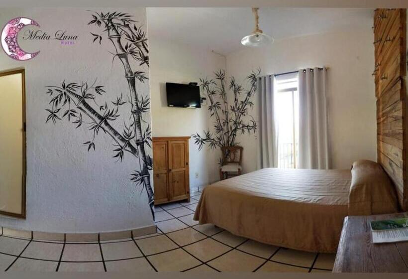 غرفة قياسية, Media Luna