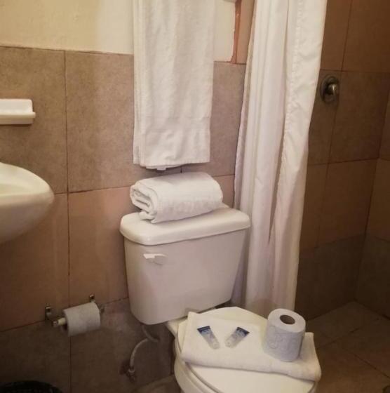 غرفة قياسية ثلاثية, Media Luna