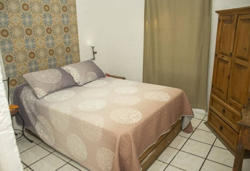 غرفة قياسية, Media Luna