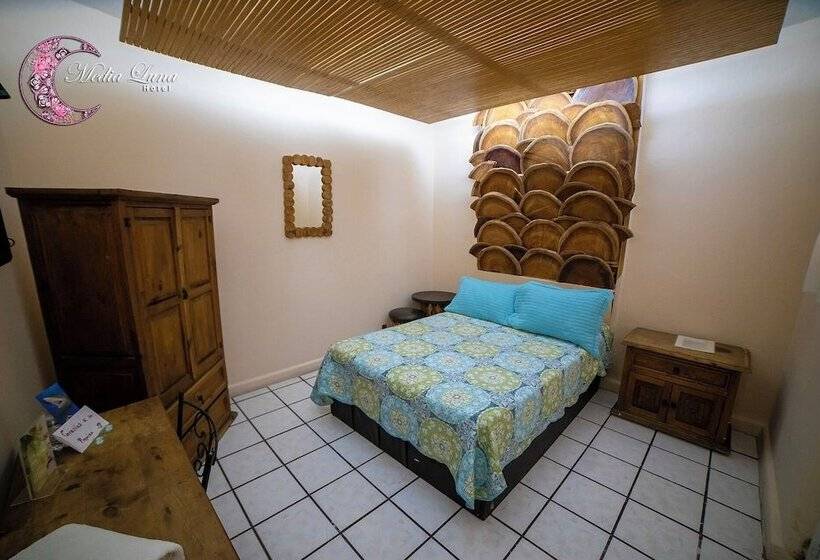 غرفة قياسية, Media Luna