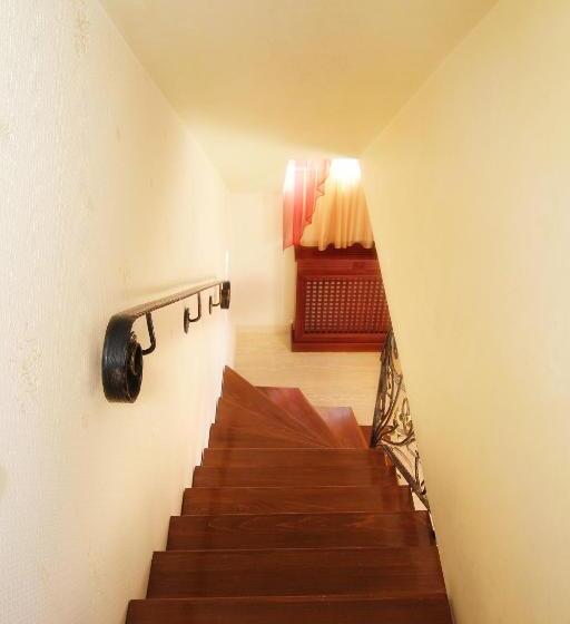 غرفة قياسية, Pensiunea Adolescenta