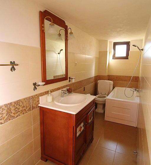 شقة غرفة واحدة, Pensiunea Adolescenta