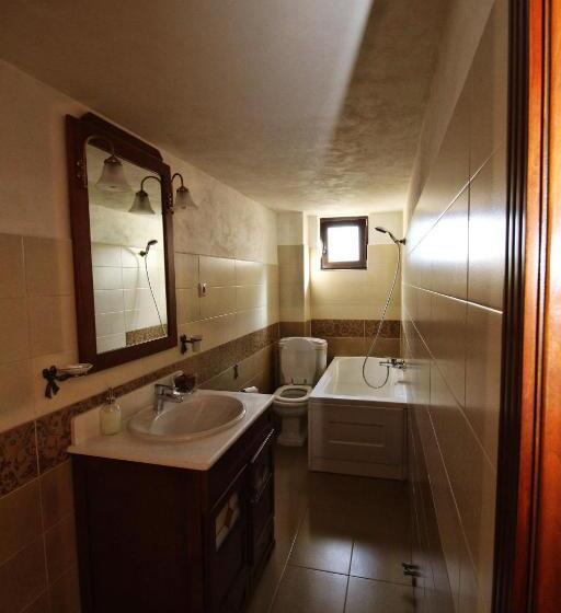 דירת חדר, Pensiunea Adolescenta