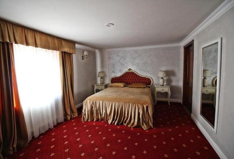 דירת חדר, Pensiunea Adolescenta