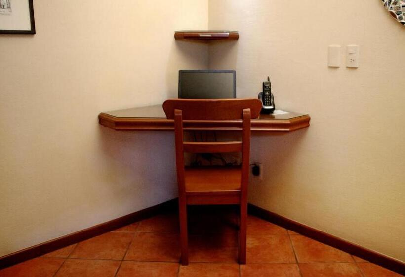 סוויטה, Alcazar Suites