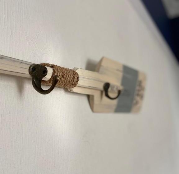 高级三人间, Cartref Guest House