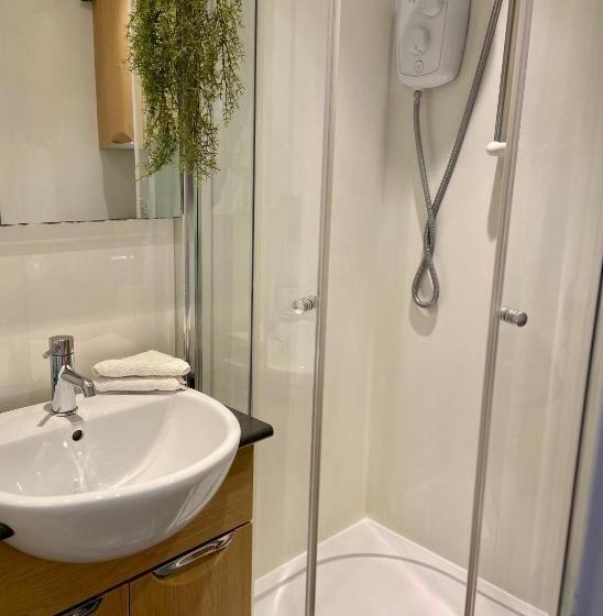 اتاق سوپریور سه تخته, Cartref Guest House