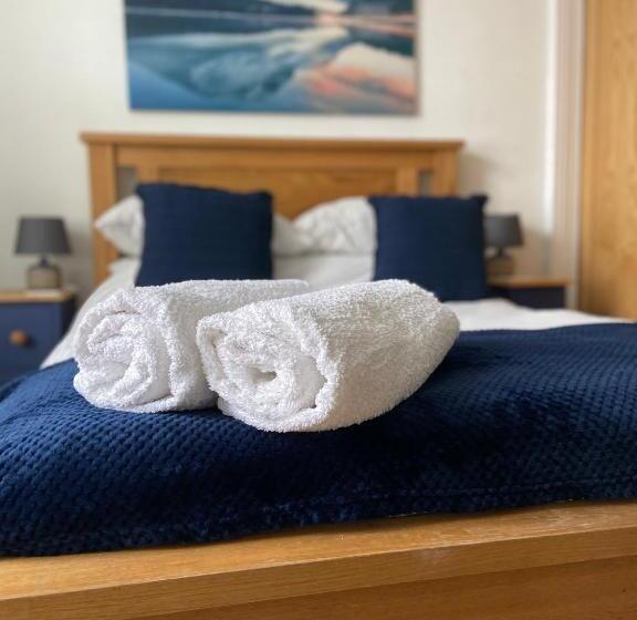 اتاق سوپریور سه تخته, Cartref Guest House