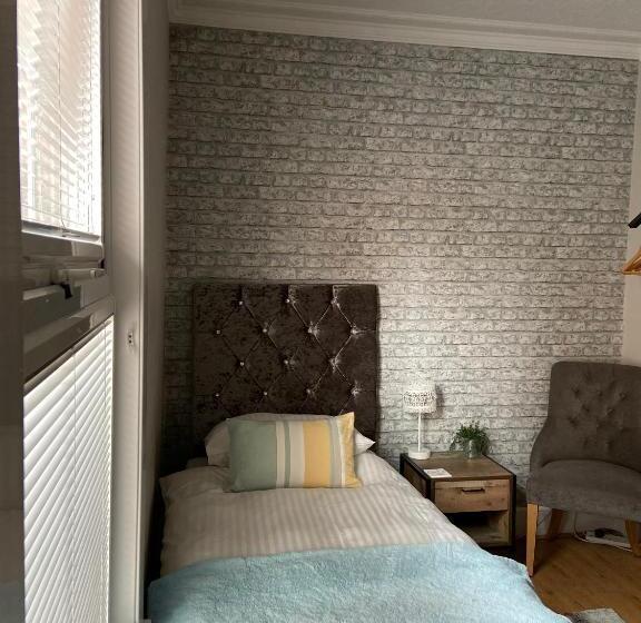 标准单人间, Cartref Guest House