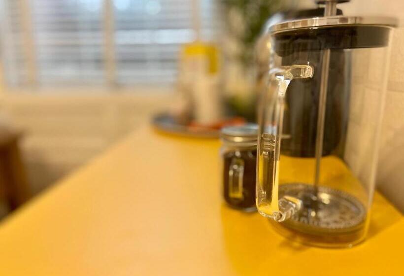 标准三人间, Cartref Guest House