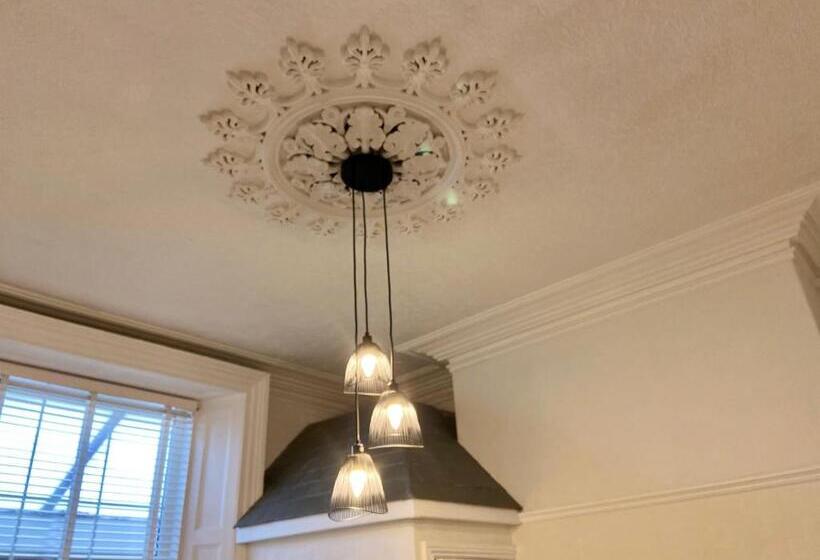 标准三人间, Cartref Guest House