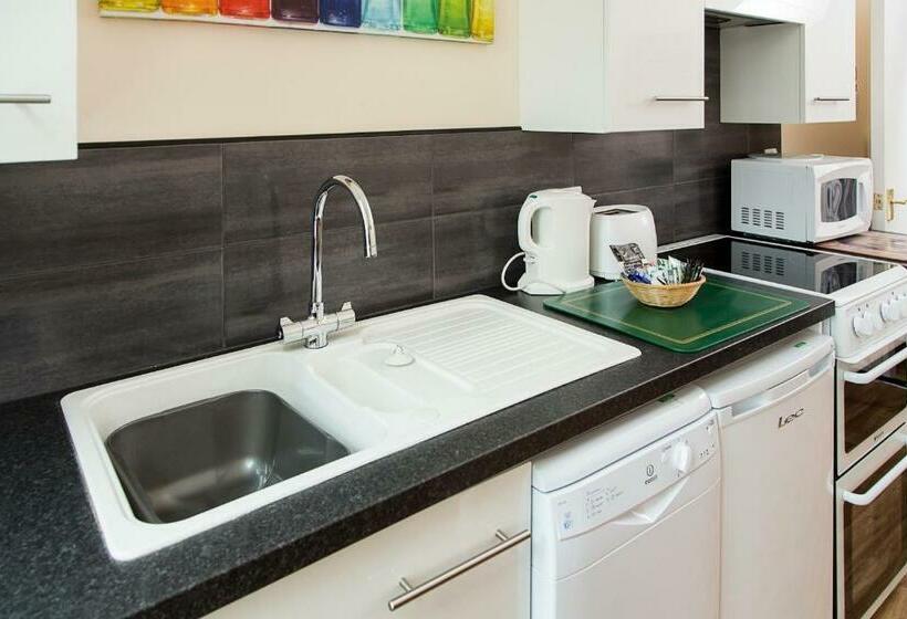 شقة غرفة نوم واحدة بالطابق الأرضى, Heywood Hall