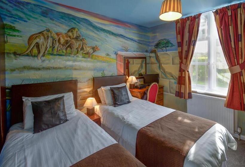 شقة غرفتين, Heywood Hall