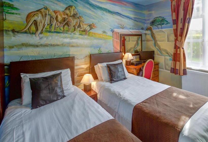 شقة غرفتين, Heywood Hall