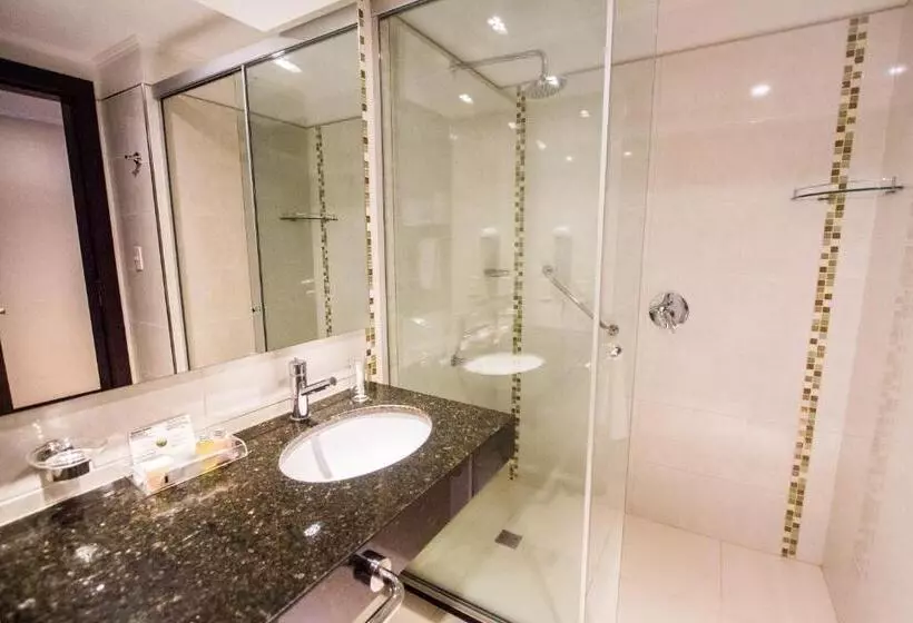سوئیت با چشم‌انداز رودخانه, Carnaval Hotel Casino