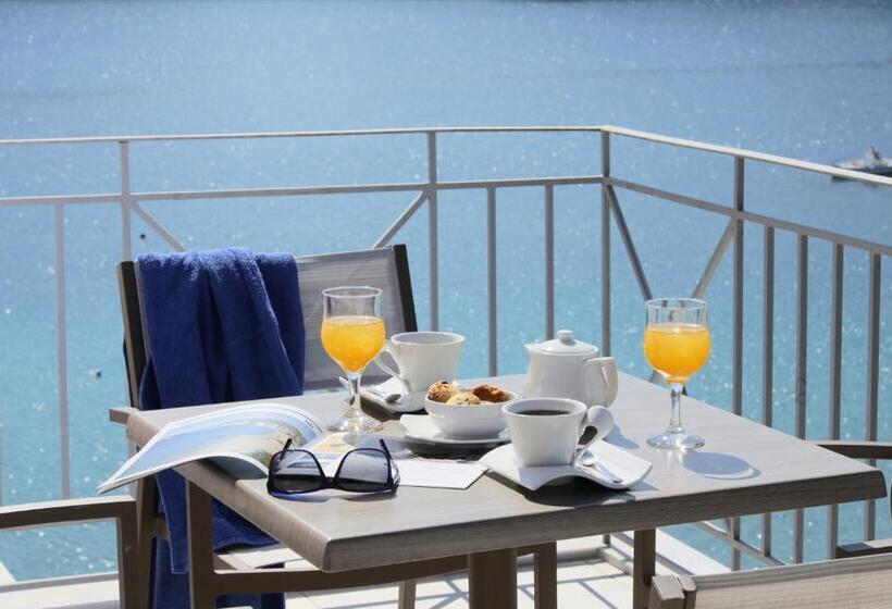 חדר סופריור, Aktaion