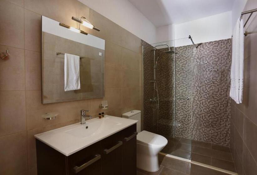 חדר סופריור, Aktaion