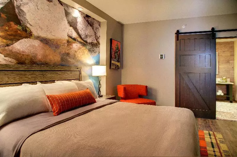 キングサイズベッドのエクゼクティブルーム, Indigo Traverse City, An Ihg