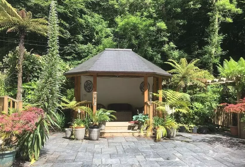 スタンダードトリプルルーム, The Waterwheel